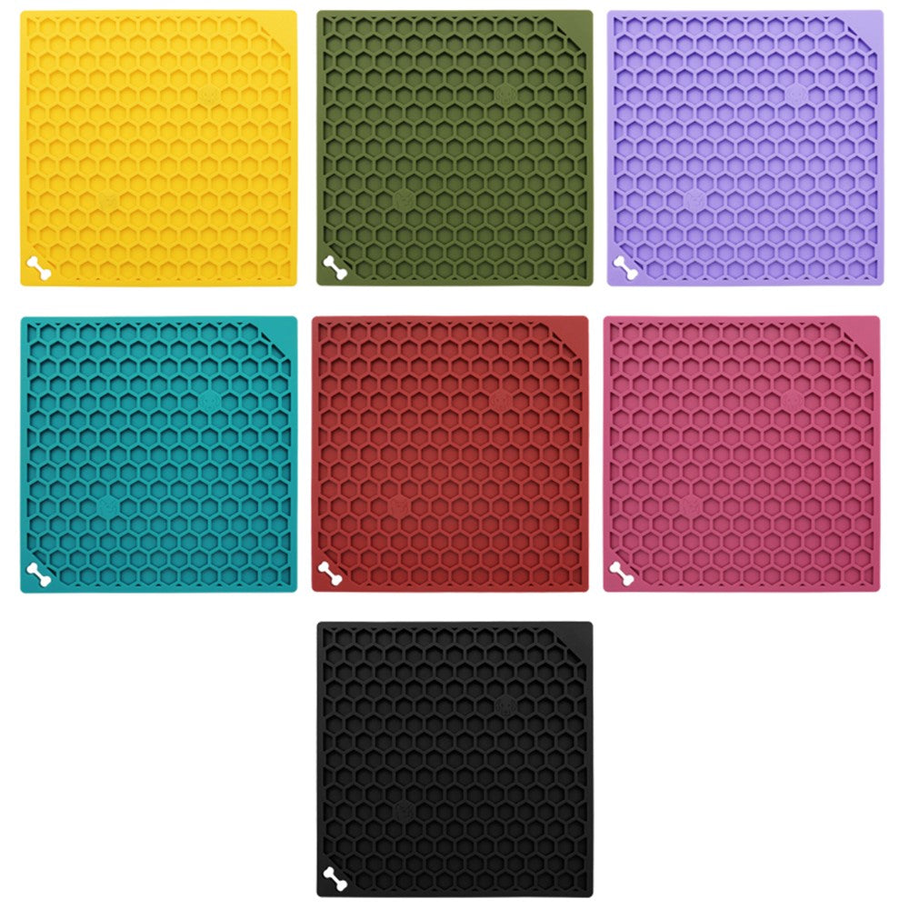 Pet Lick Mat Honeycomb Pattern Slow Feeder Anti-Choke Suction Cup Licking Pad for Dogs / Cats