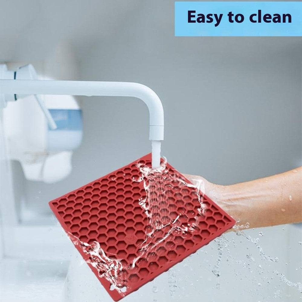 Pet Lick Mat Honeycomb Pattern Slow Feeder Anti-Choke Suction Cup Licking Pad for Dogs / Cats